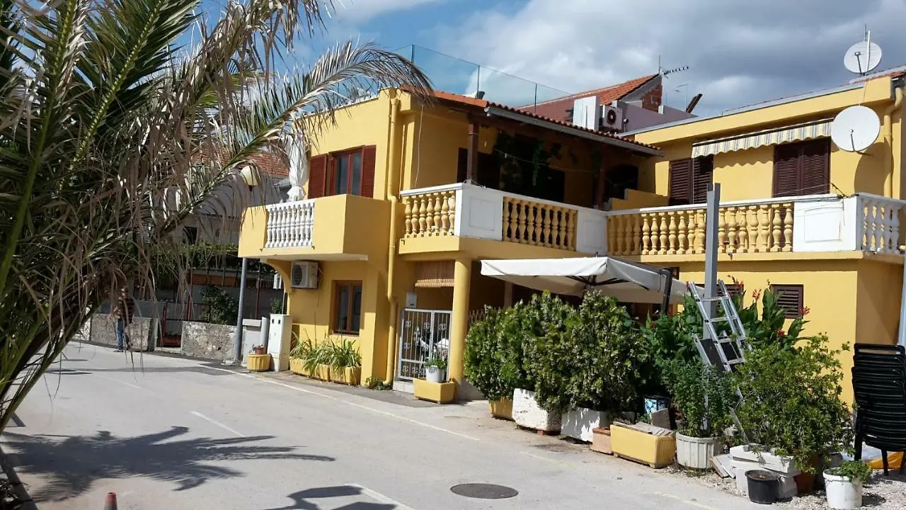 Luxury Apartment By The Sea With Private Whirlpool And Terrace 50M2 Posedarje