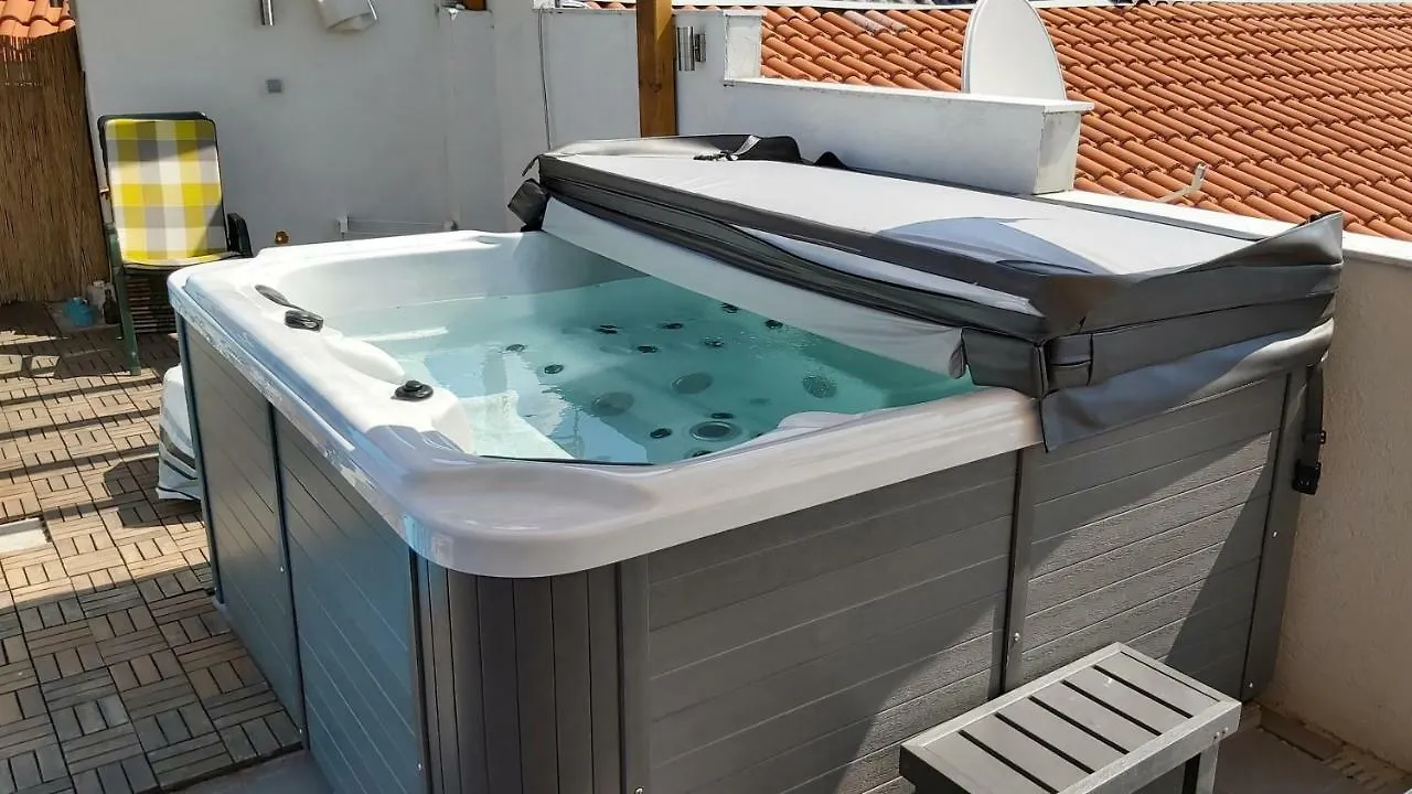 Luxury Apartment By The Sea With Private Whirlpool And Terrace 50M2 Posedarje