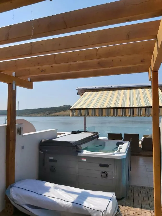 Luxury Apartment By The Sea With Private Whirlpool And Terrace 50M2 Posedarje